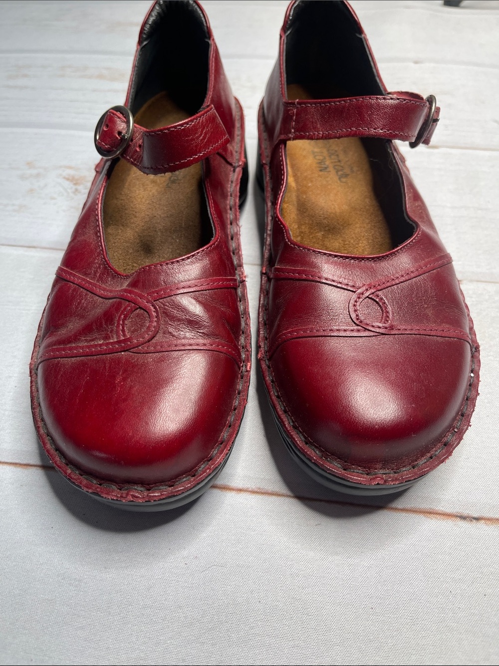 Naot Red Mary Jane Shoes 38 Ladies 7 Red MaryJane Strap Burgundy - Picture 5 of 12